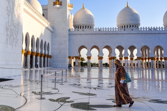 Grand Mosque, Abu Dhabi, photo by Sue Alstedt