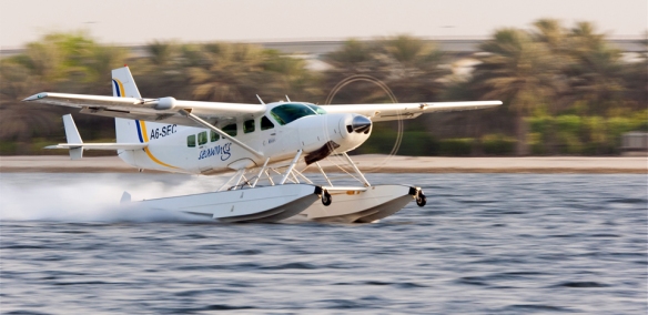 Seaplane-water-takeoff